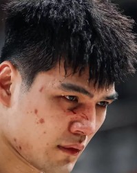九游官方平台-伤痕明显！广州状元陈国豪面部骨裂 季后赛大概率戴面具对阵广东